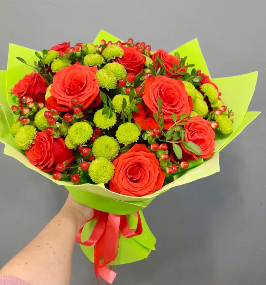 Букет цветов из: Хризантемы и Розы в Комсомольске Кемеровской области