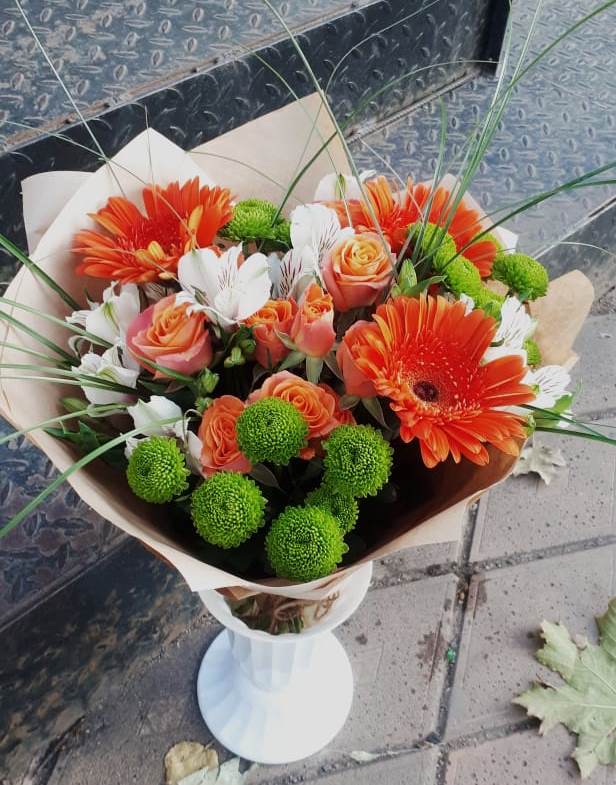 Букет цветов из: Герберы, Хризантемы, Альстромерии и Розы в Комсомольске Кемеровской области