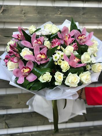 Букет цветов из: Розы и Хризантемы в Комсомольске Кемеровской области