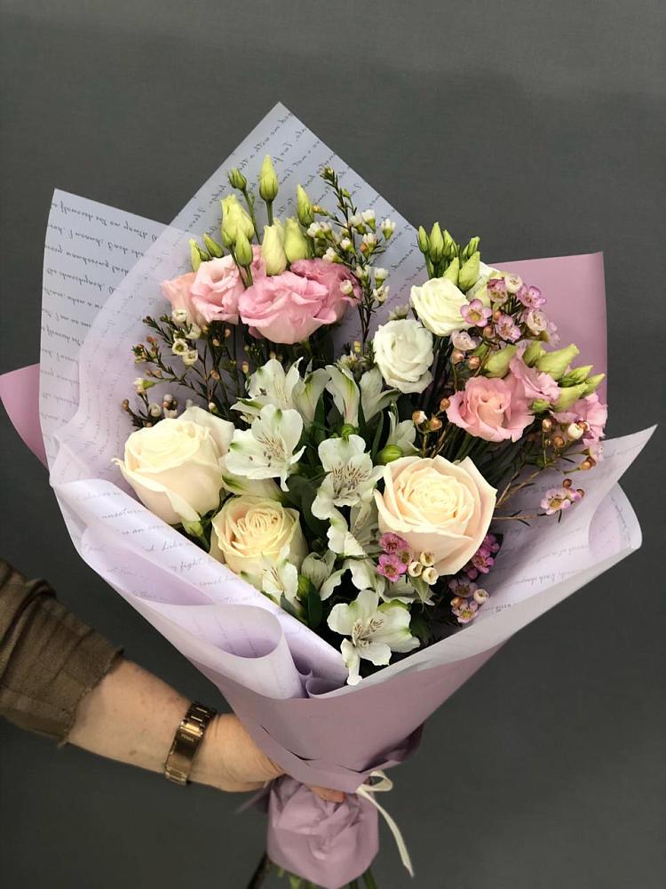 Букет цветов из: Альстромерии, Розы и Лизиантусы в Комсомольске Кемеровской области