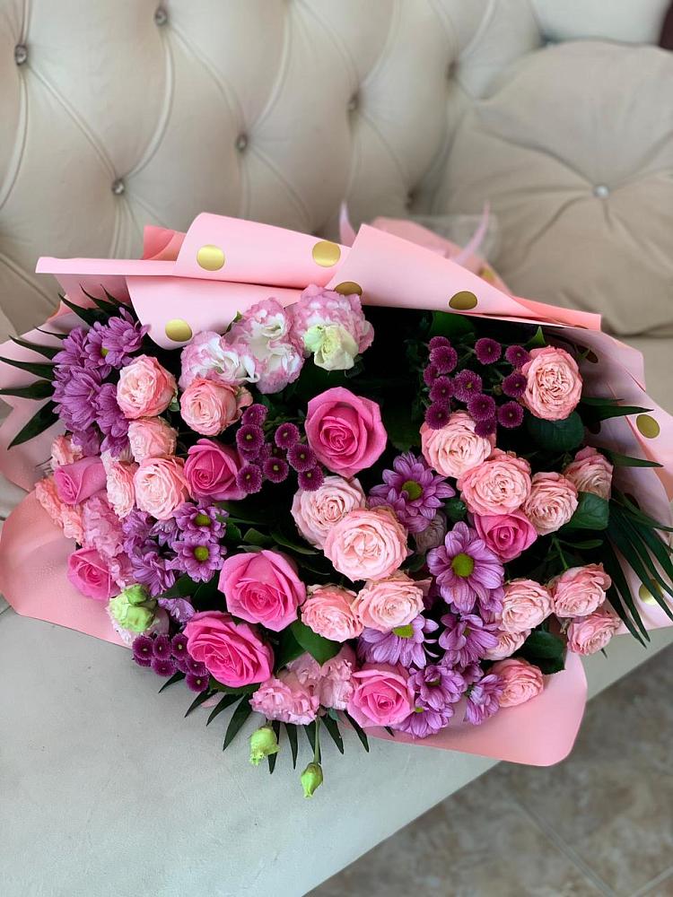 Букет цветов из: Хризантемы, Розы и Лизиантусы в Комсомольске Кемеровской области