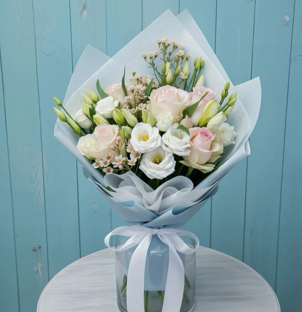 Букет цветов из: Розы и Лизиантусы в Комсомольске Кемеровской области