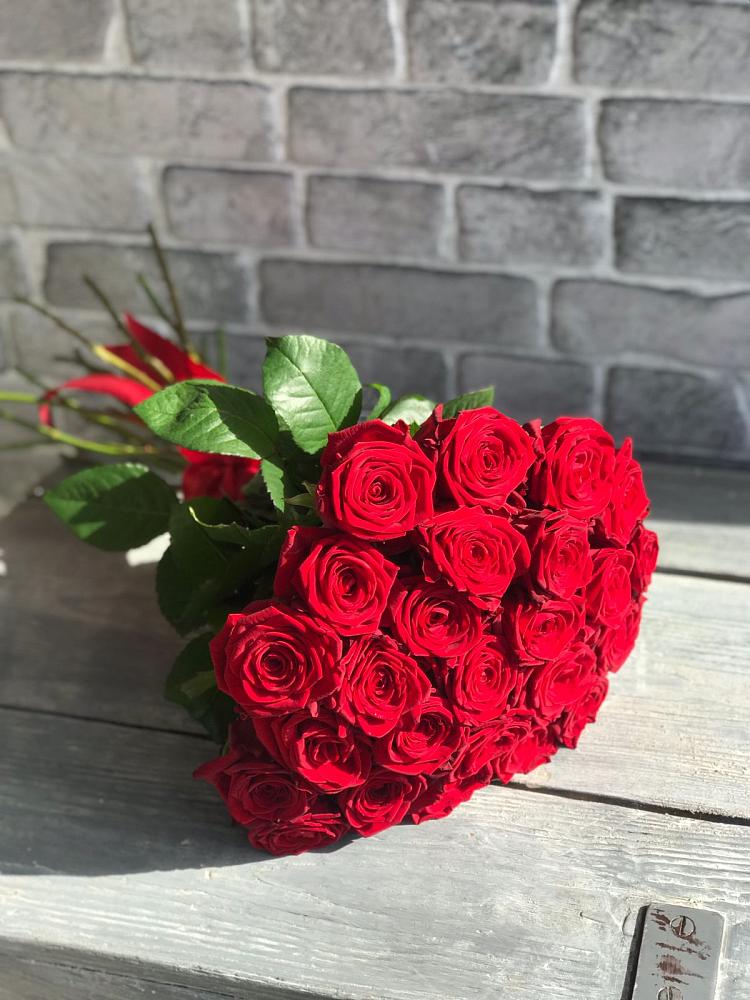 Букет Красные розы Фридом в Комсомольске Кемеровской области