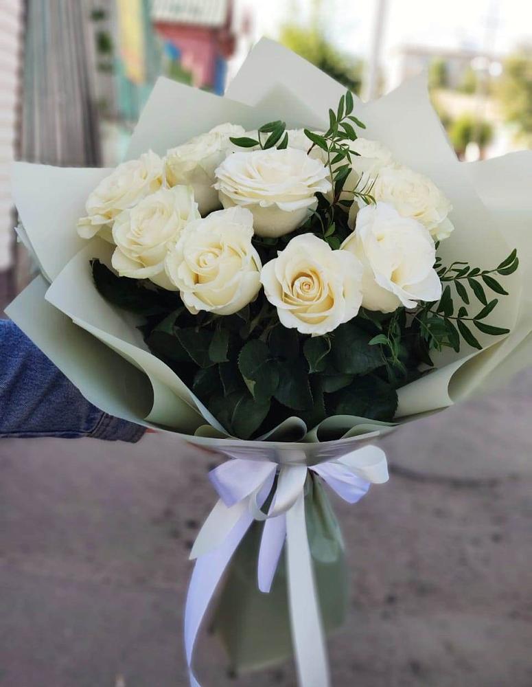 Букет Белые розы Проуд в Комсомольске Кемеровской области
