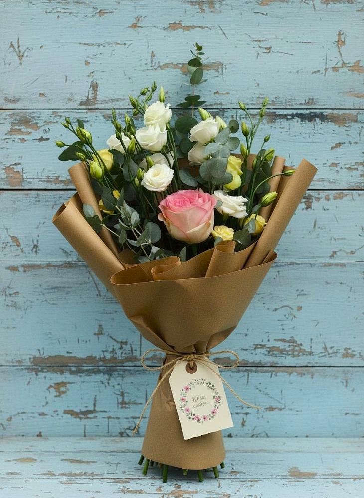 Букет цветов из: Розы и Лизиантусы в Комсомольске Кемеровской области