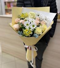 Букет цветов из:  Альстромерии, Розы и Хризантемы в Комсомольске Кемеровской области