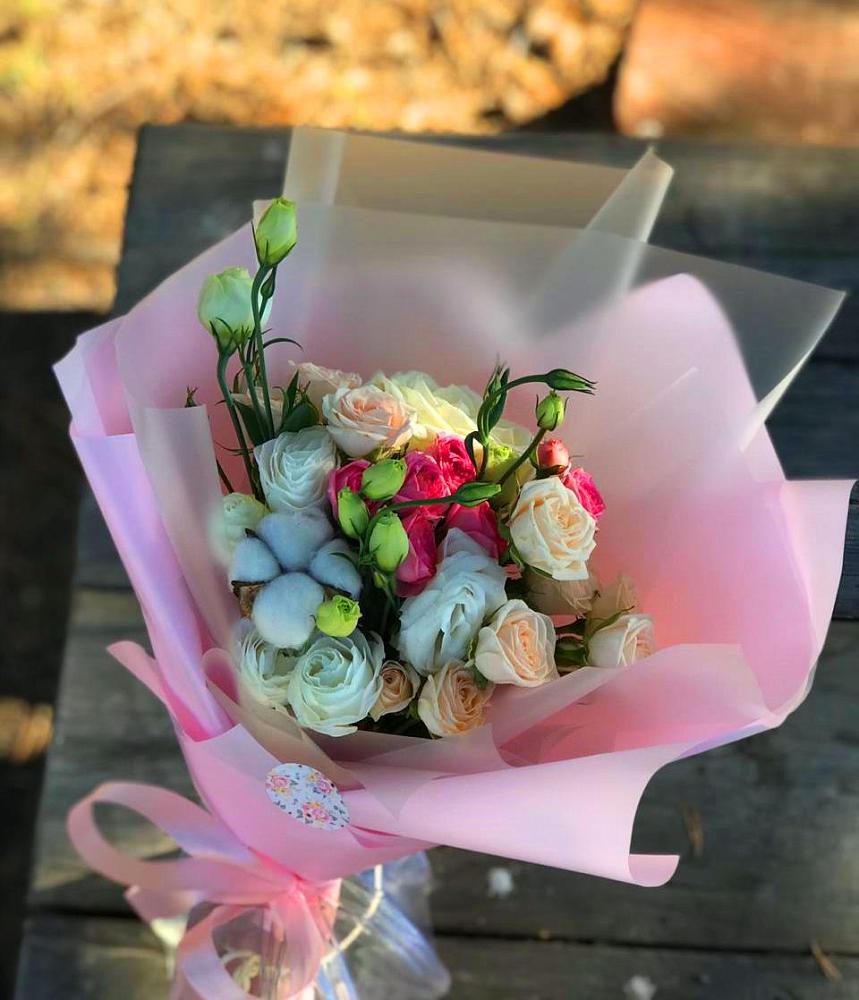 Букет цветов из: Розы и Лизиантусы в Комсомольске Кемеровской области