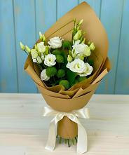 Букет цветов из:  Хризантемы и Лизиантусы в Комсомольске Кемеровской области