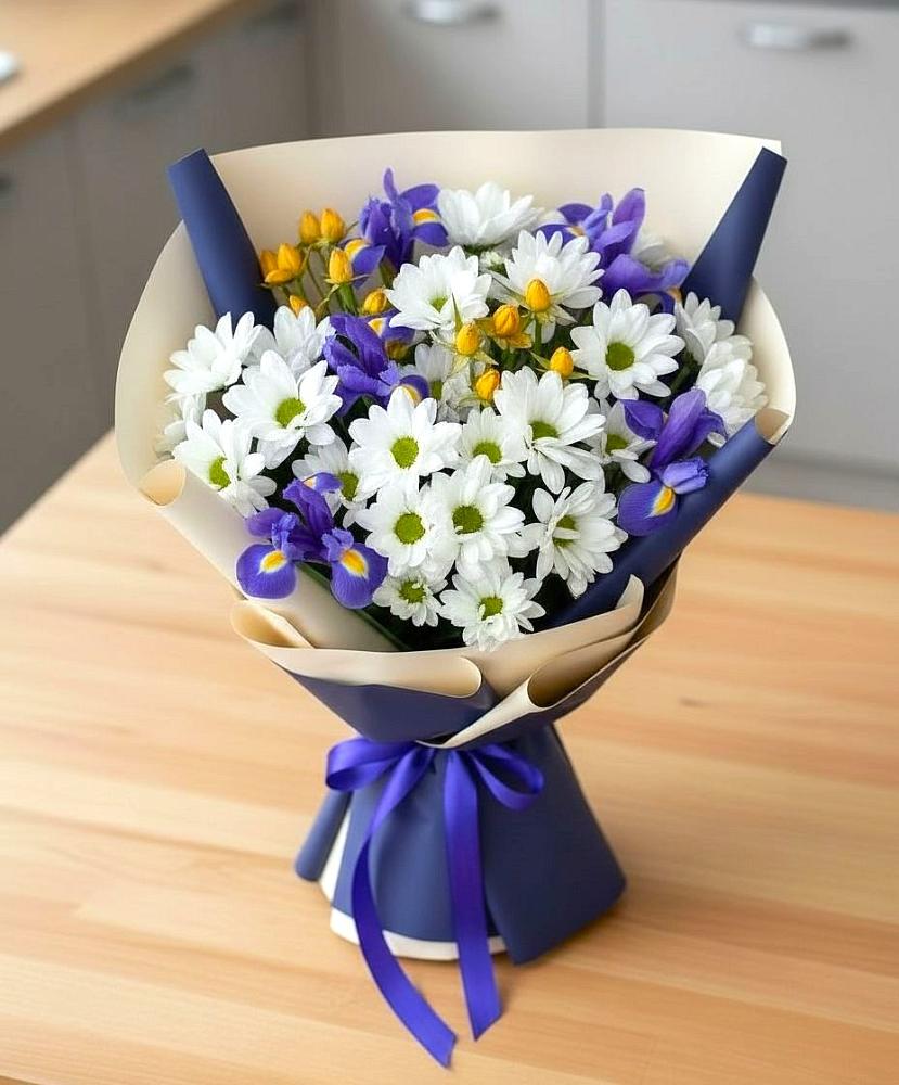 Букет цветов из: Розы, Ирисы и Хризантемы в Комсомольске Кемеровской области