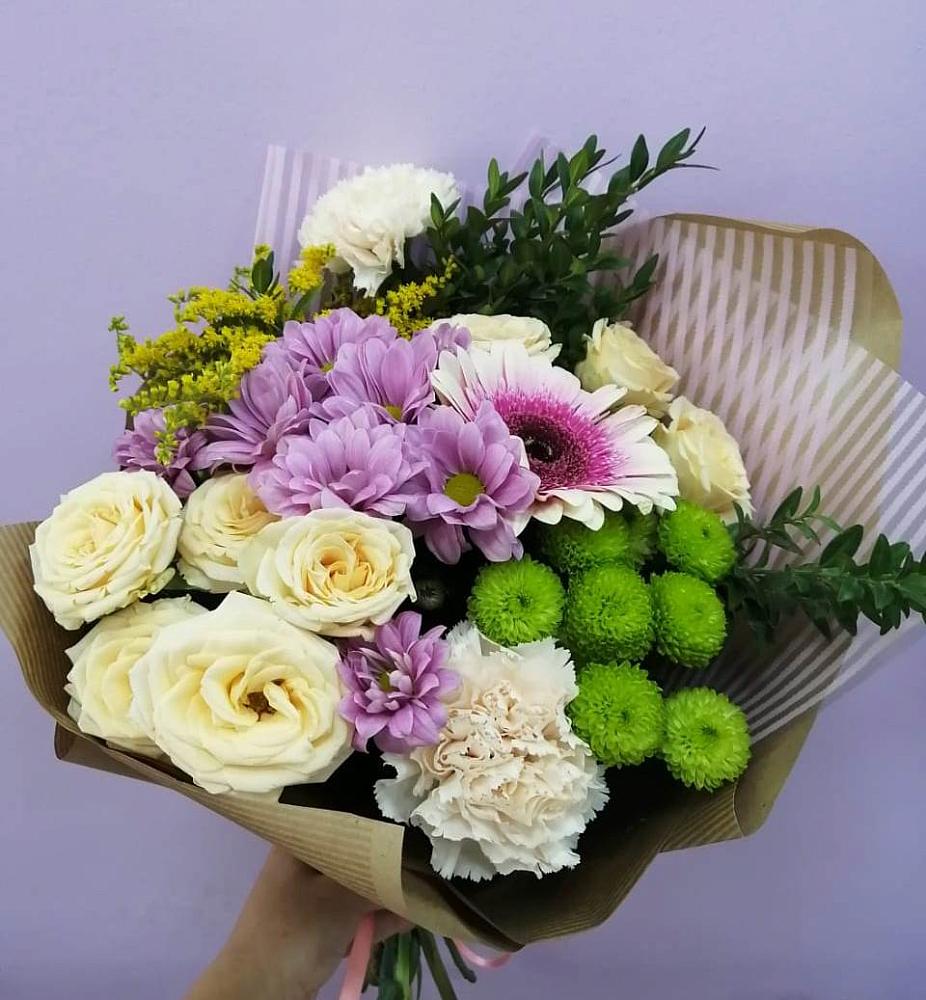 Букет цветов из: Хризантемы, Розы, Гвоздики и Герберы в Комсомольске Кемеровской области