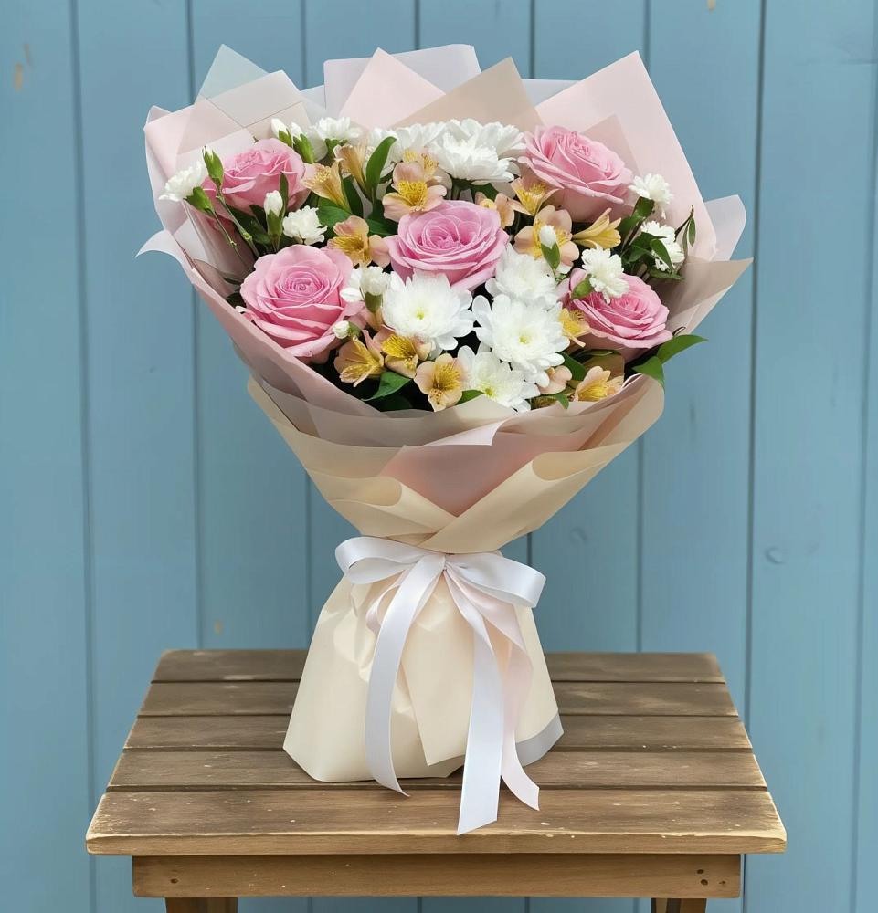 Букет цветов из: Гвоздики, Орхидеи и Розы в Комсомольске Кемеровской области