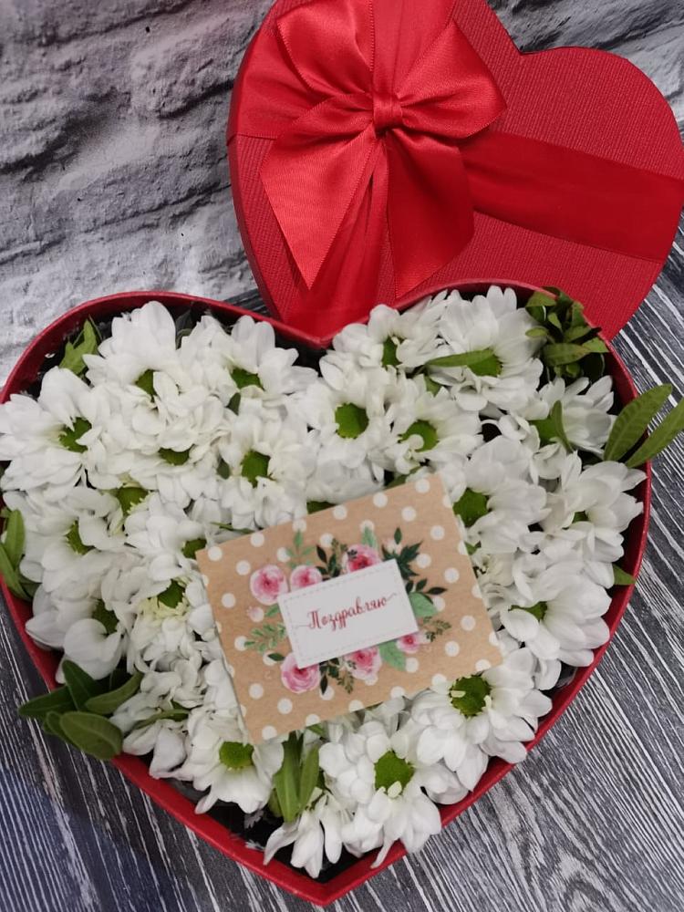 Цветочная композиция из Хризантемы в виде сердца в Комсомольске Кемеровской области