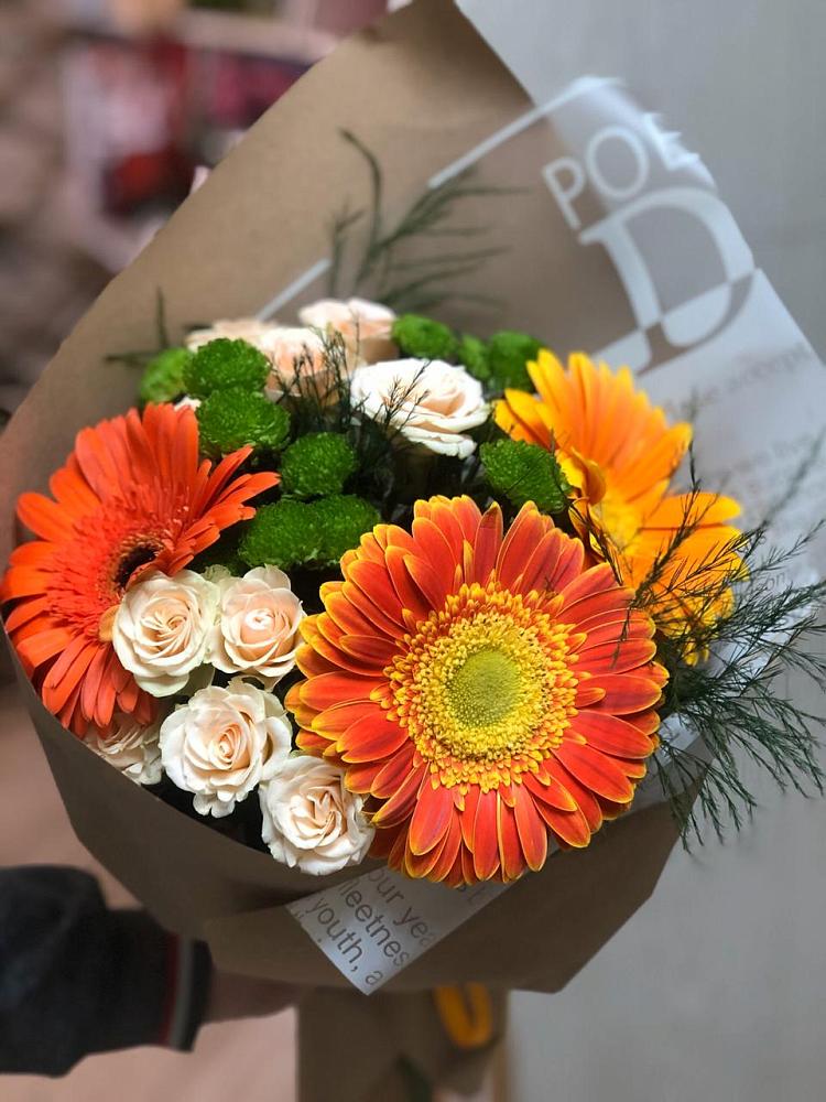 Букет цветов из: Герберы, Хризантемы и Розы в Комсомольске Кемеровской области
