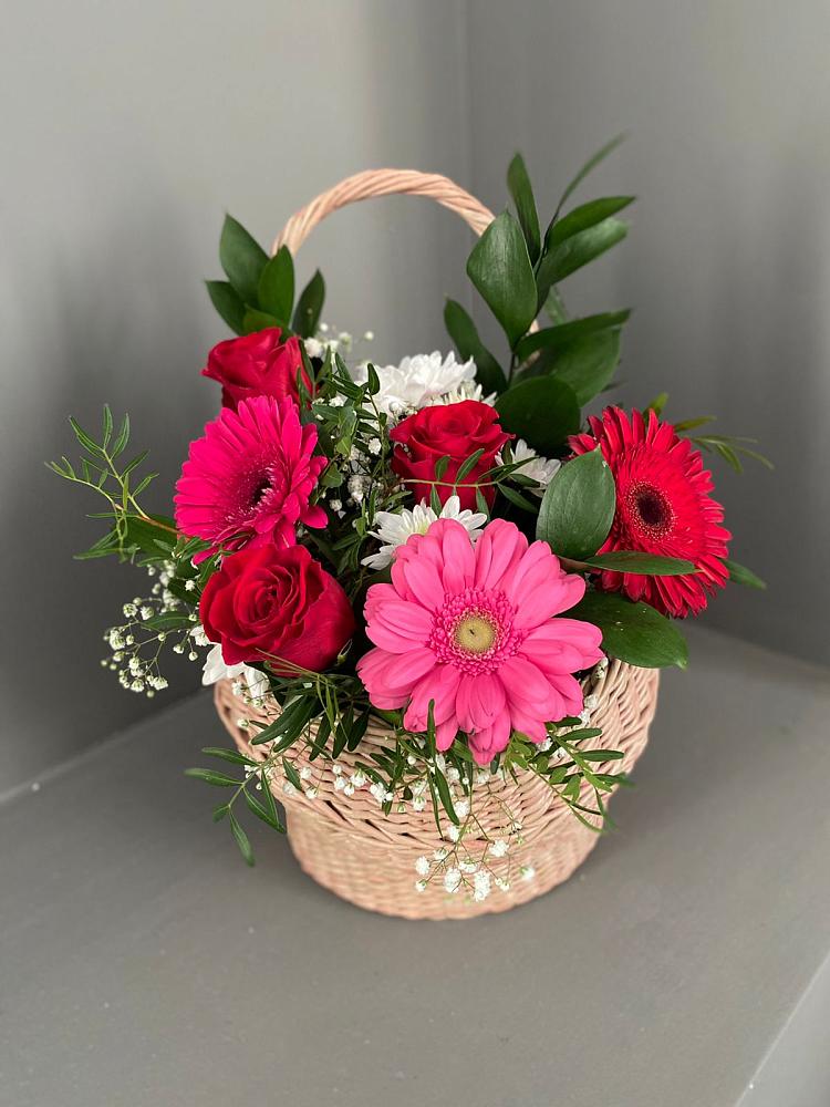 Цветочная композиция из Розы, Хризантемы и Герберы в корзине в Комсомольске Кемеровской области