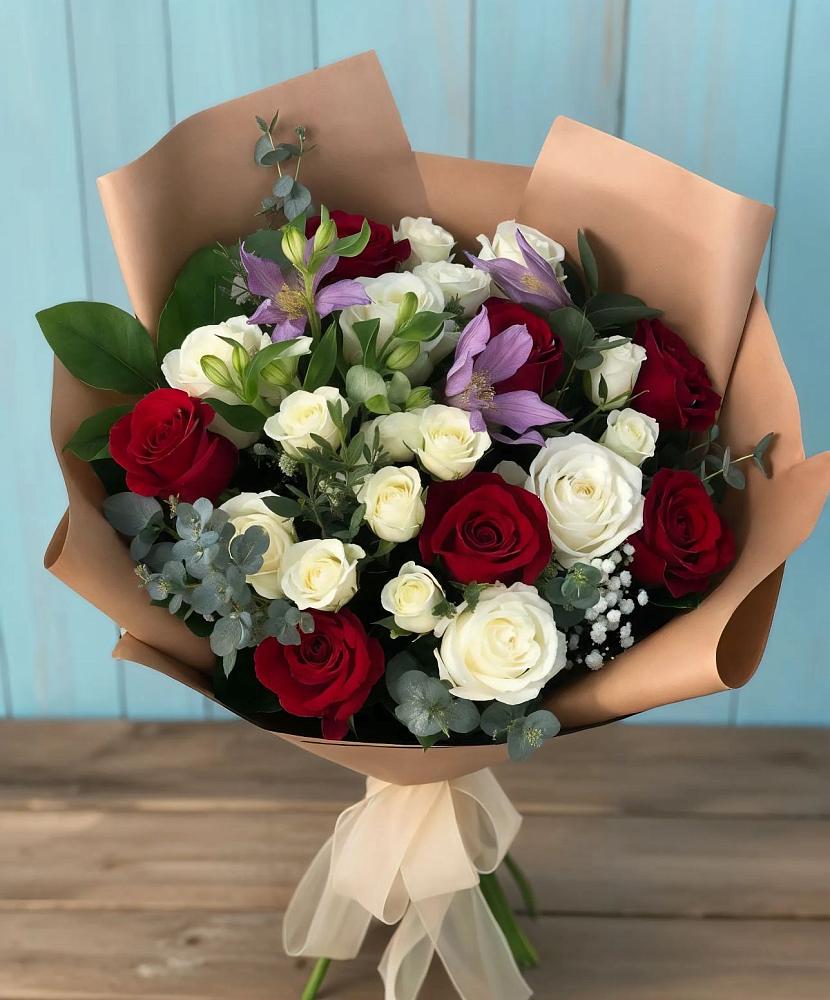Букет цветов из: Розы и Альстромерии в Комсомольске Кемеровской области