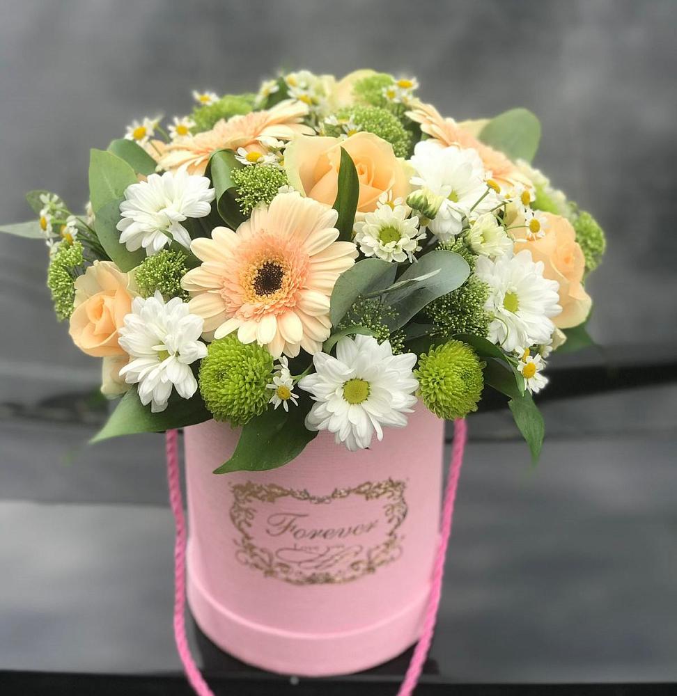 Цветочная композиция из Розы, Герберы и Хризантемы в шляпной коробке в Комсомольске Кемеровской области