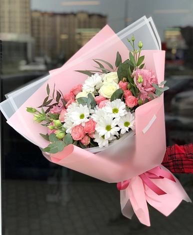 Букет цветов из: Розы, Лизиантусы и Хризантемы в Комсомольске Кемеровской области